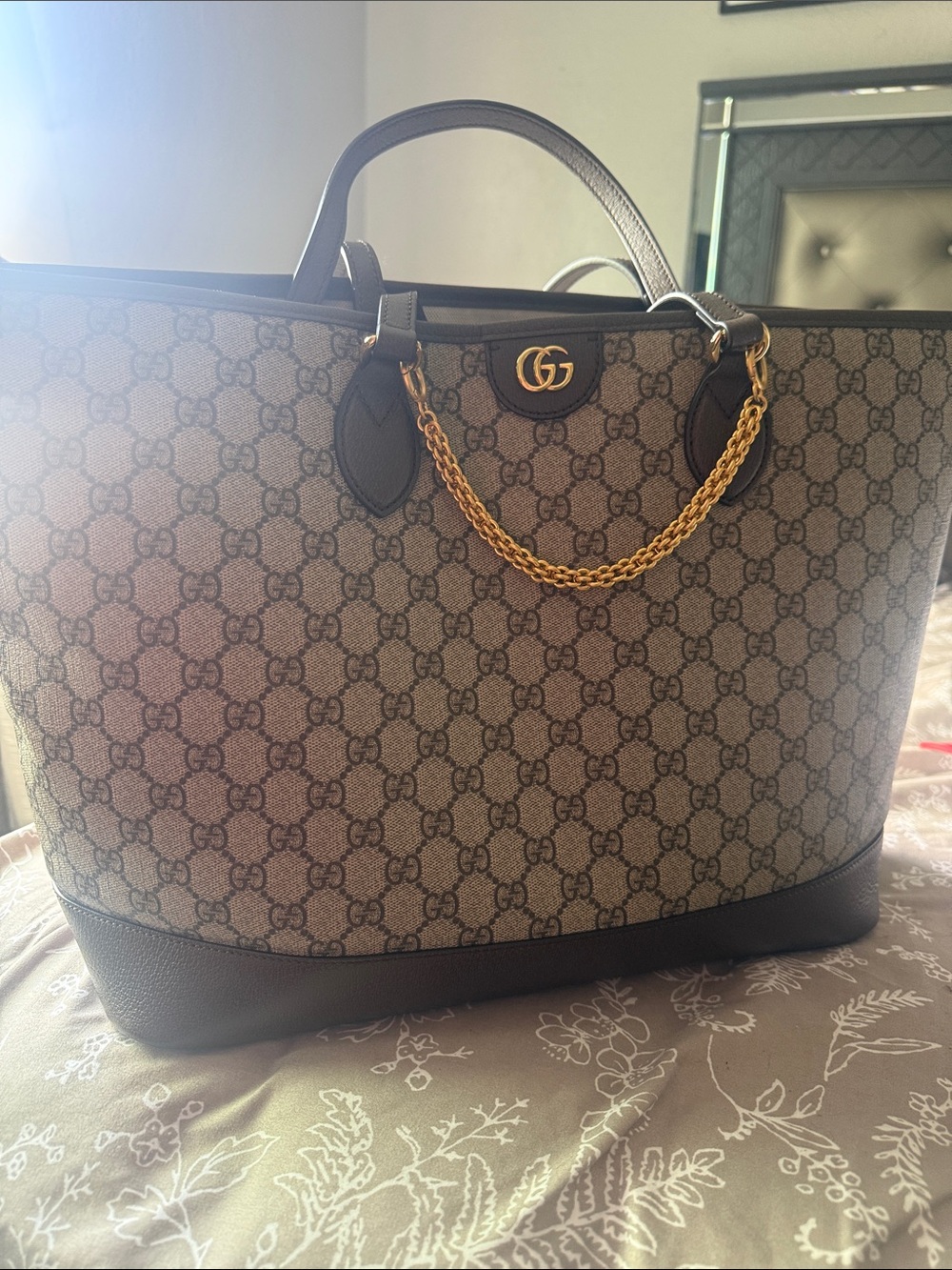 Gucci Beige and Brown Signature Tote - Picture 3 of 13